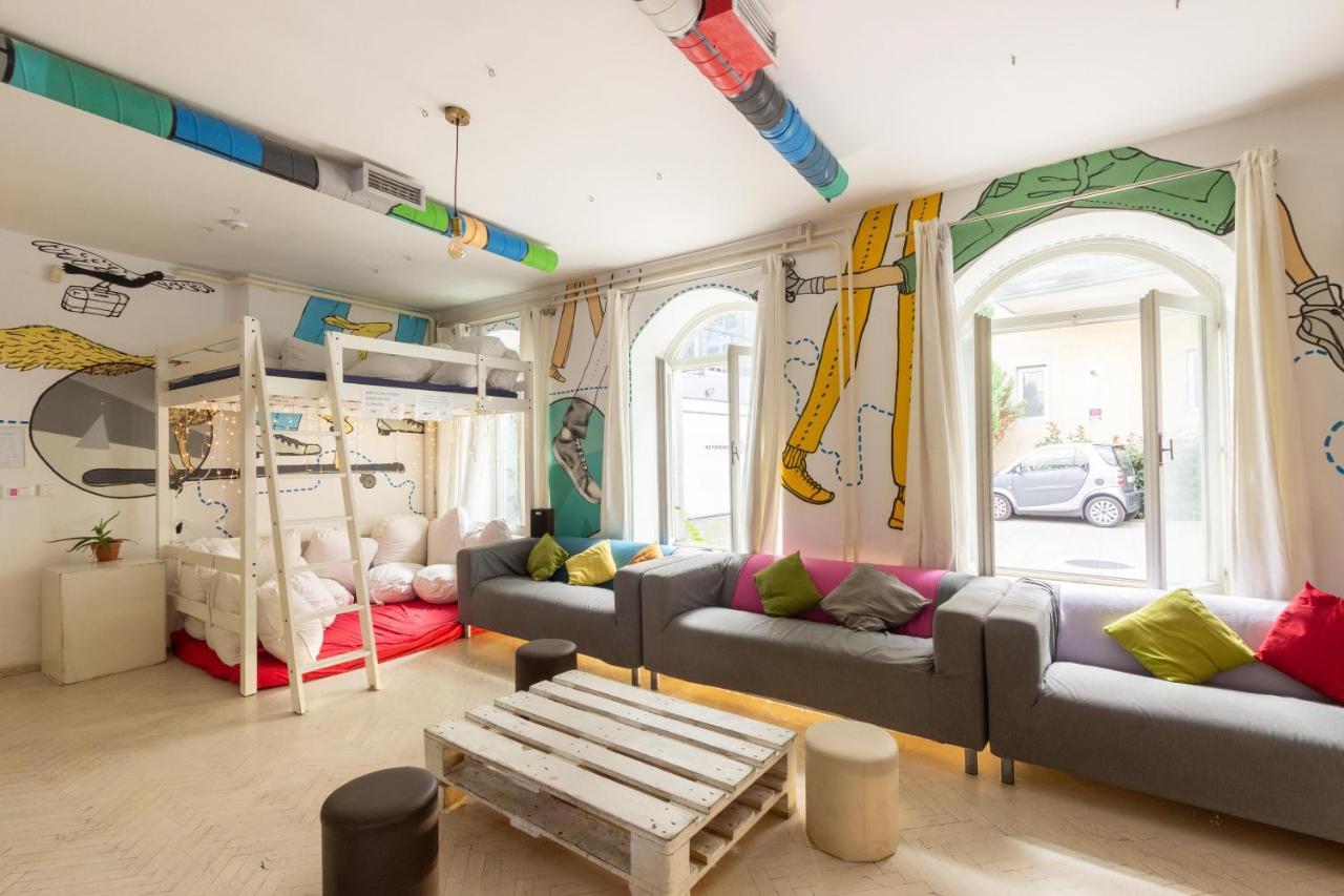Whole Wide World Hostel Zagreb Ngoại thất bức ảnh